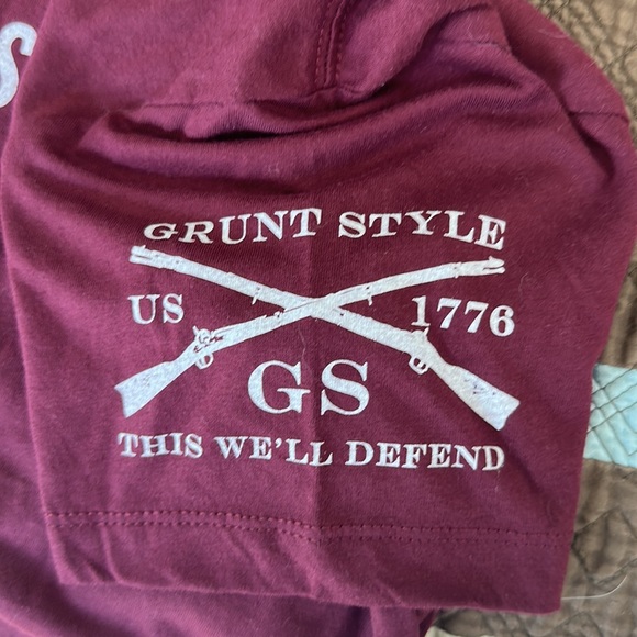 Support those who serve. Women’s NWT Grunt Style Wine listens tshirt. - Picture 3 of 5